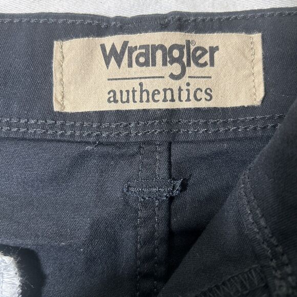 Wrangler Authentics Men's Classic Cargo Stretch Short 38 Black Twill - Picture 6 of 7